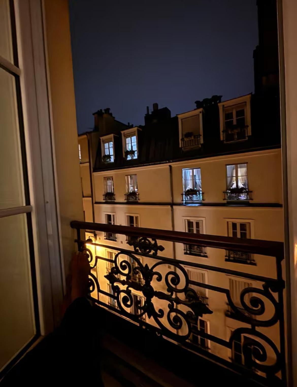 Eiffel Tower View Haussmanian Charm 2min Walk From The Eiffel Tower Gardens Parijs