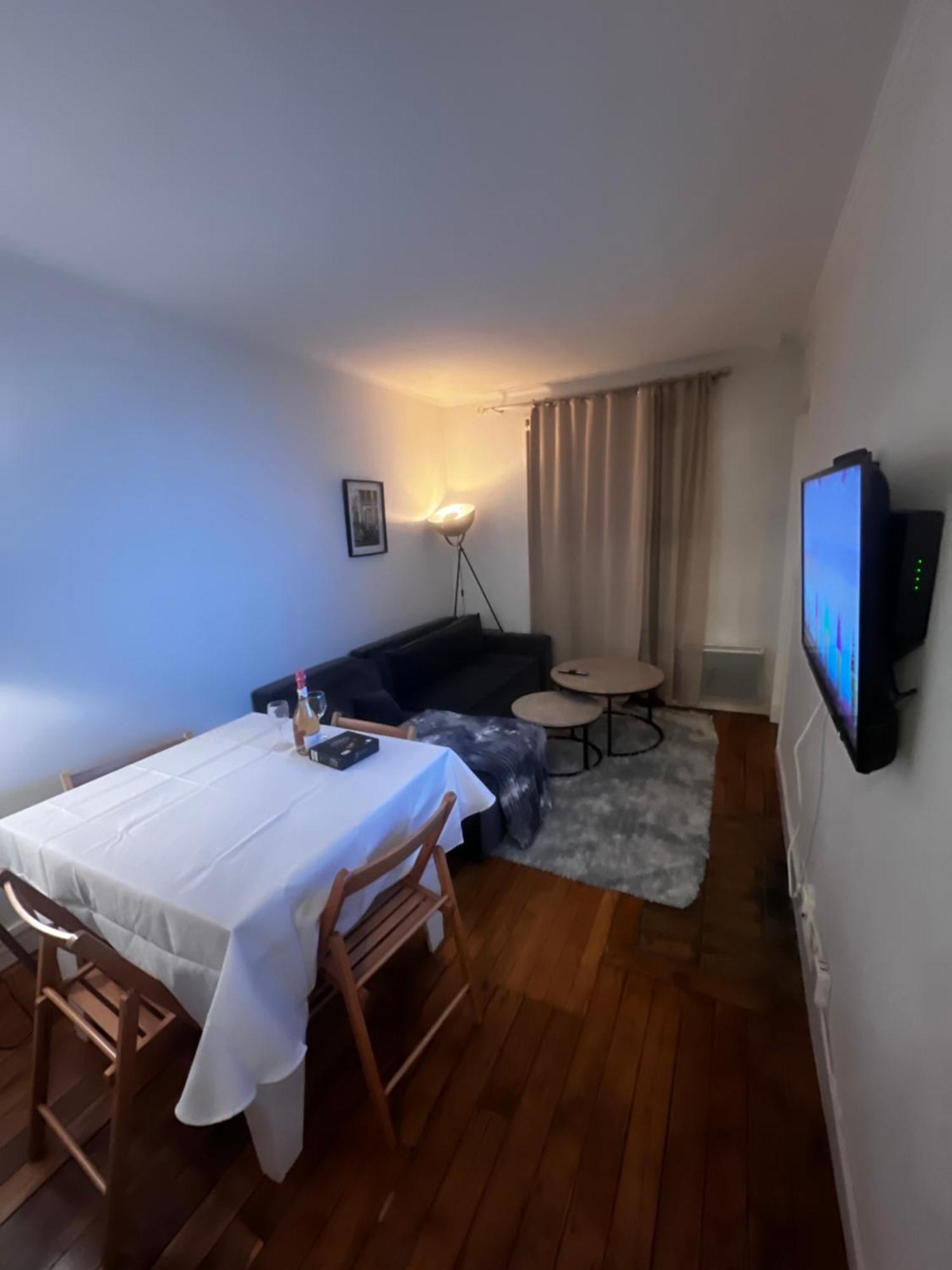 Appartement Eiffel Tower View Haussmanian Charm 2min Walk From The Eiffel Tower Gardens Parijs