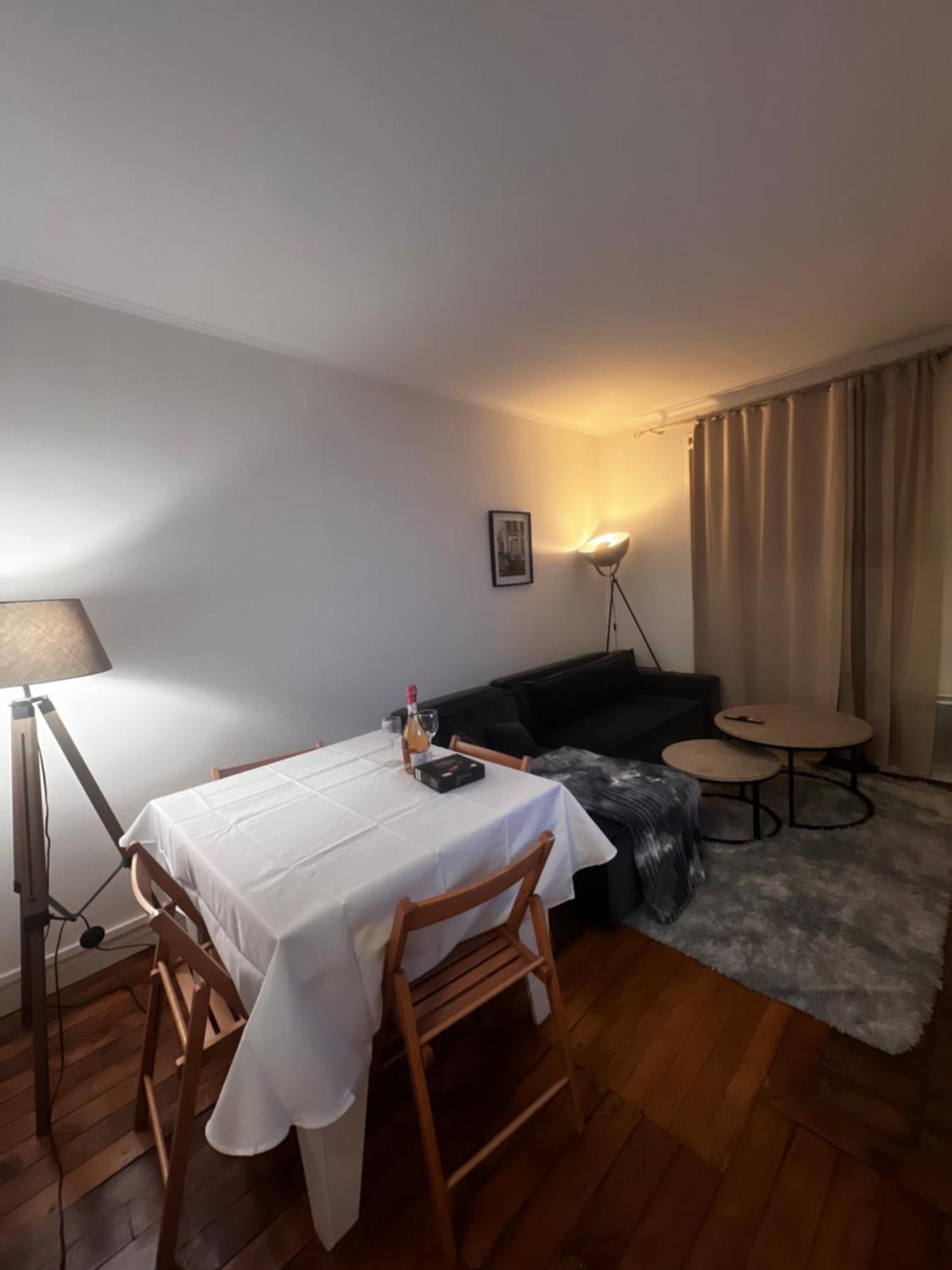 Eiffel Tower View Haussmanian Charm 2min Walk From The Eiffel Tower Gardens Appartement Parijs